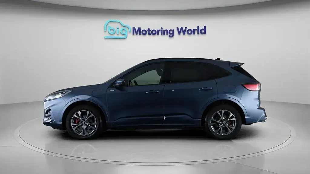 Käytetty Ford Kuga ST-Line 225 HP (165 kW) 2022 Sininen Katumaasturi