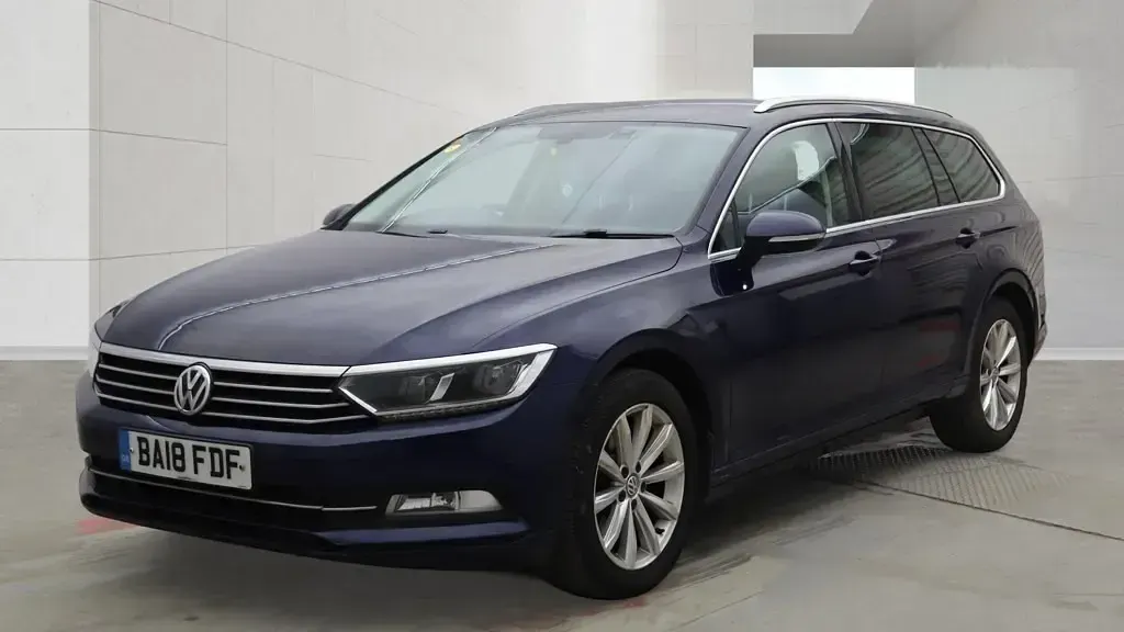 Used VW Passat Business 120 HP (88 kW) 2018 Atlantic blue Estate