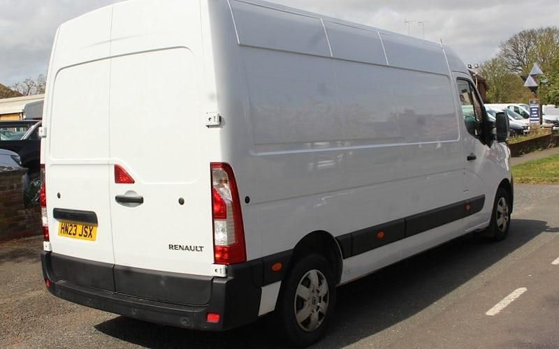 Used Renault Master Business 135 HP (99 kW) 2023 White MPV