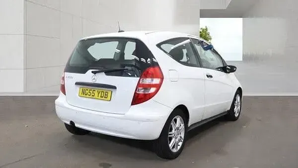 Used Mercedes A200 Classic 136 HP (100 kW) 2005 White Hatchback