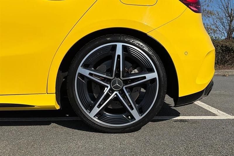 Usado Mercedes A35 AMG Premium 306 HP (225 kW) 2024 Amarelo Citadino