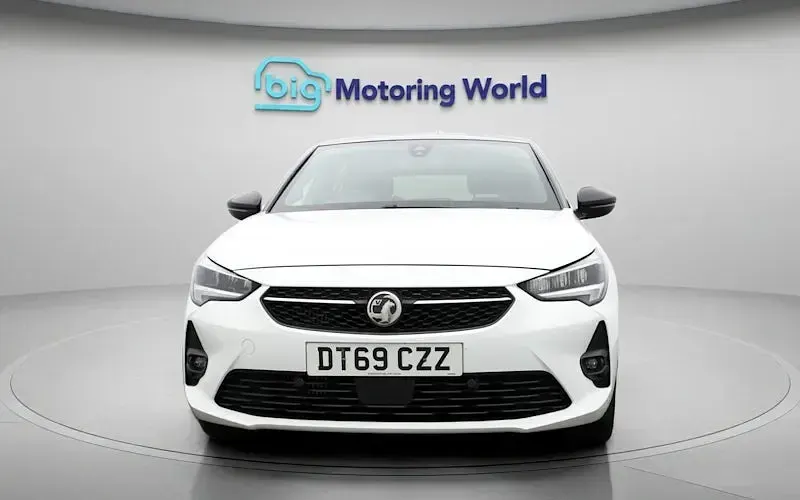 Używany Vauxhall Corsa SRi 101 KM (74 kW) 2020 Biały Hatchback