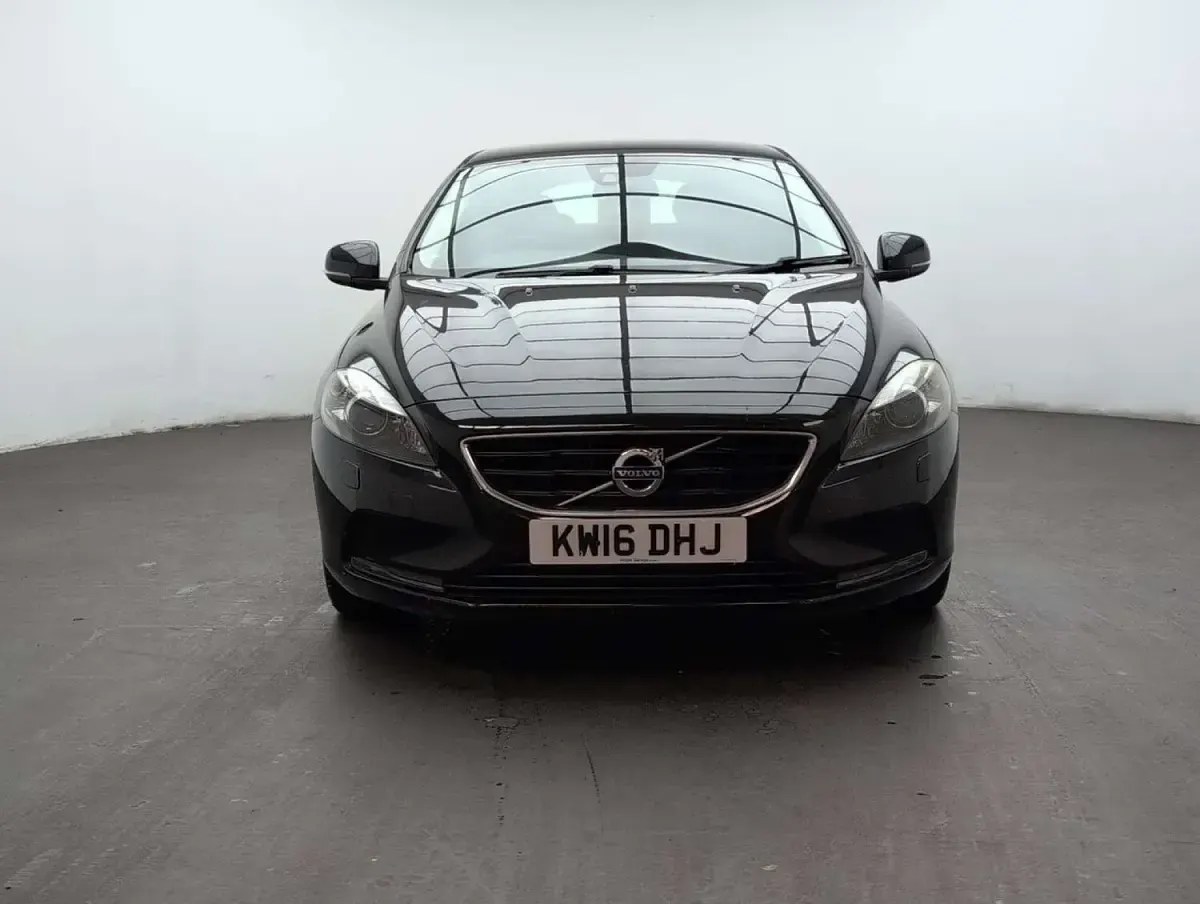 Used Volvo V40 SE Lux 120 HP (88 kW) 2016 Black Hatchback