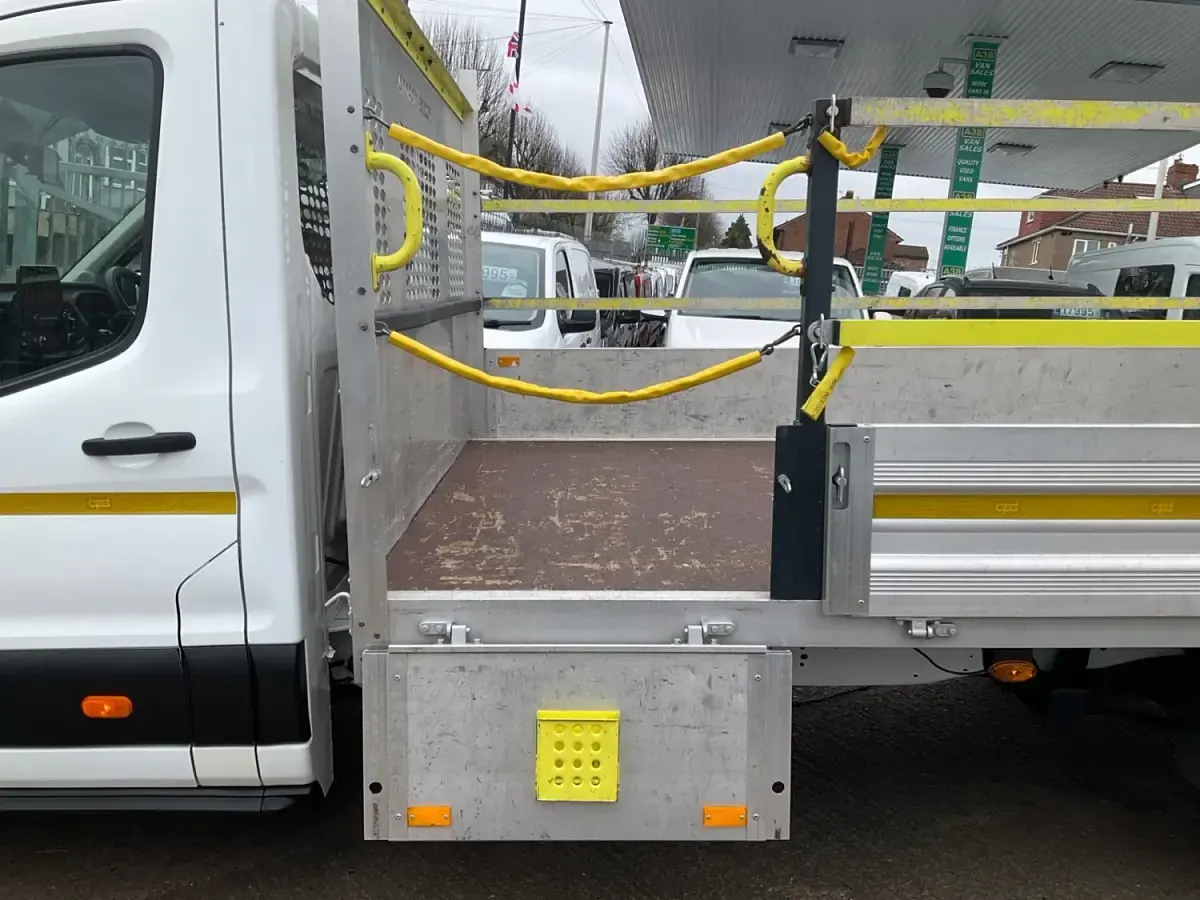 Używany Ford Transit 130 KM (95 kW) 2022 Biały Pickup