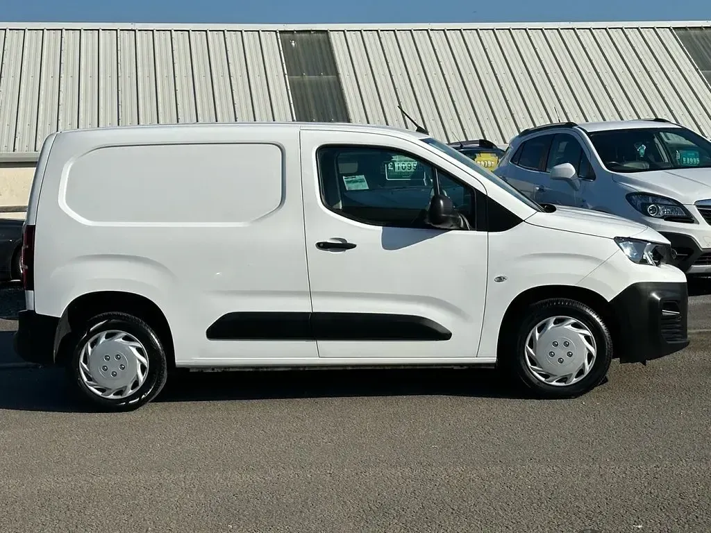 Used Peugeot Partner 101 HP (74 kW) 2019 White MPV