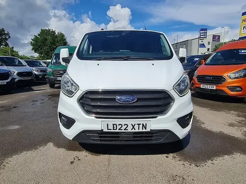 Used Ford Transit Custom Limited 130 HP (95 kW) 2022 White Van