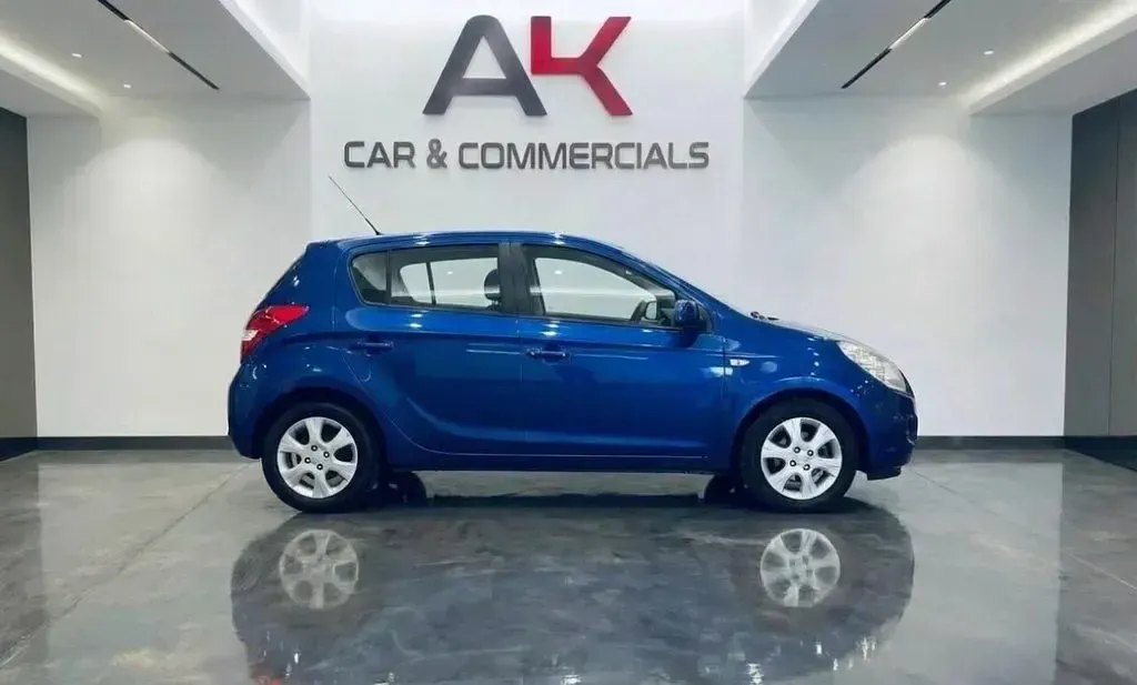 Käytetty Hyundai i20 Comfort 99 HP (72 kW) 2009 Sininen Viistoperä