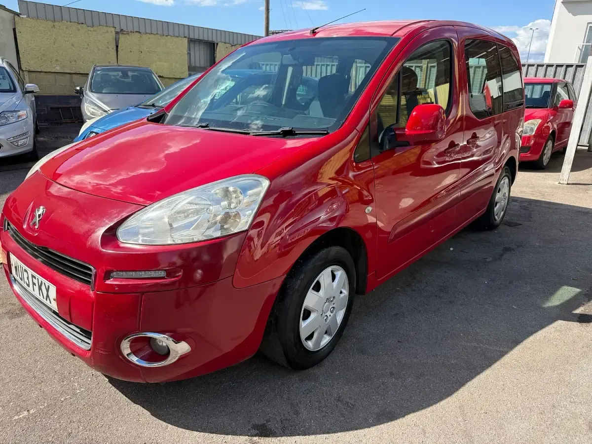 Used Peugeot TePee S 2013 Red MPV