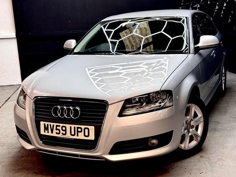 Used Audi A3 Sportback Comfort 125 HP (91 kW) 2010 Silver Hatchback