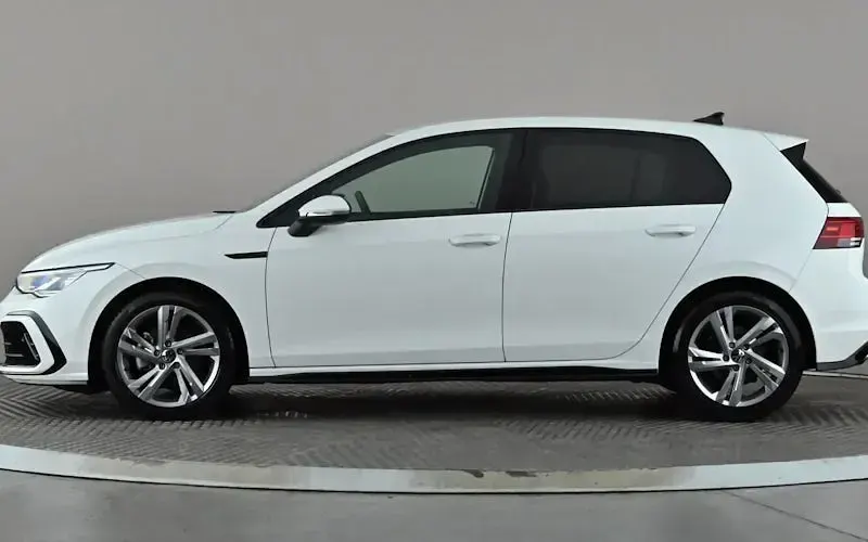 Used VW Golf VIII R-line 131 HP (96 kW) 2024 Hatchback