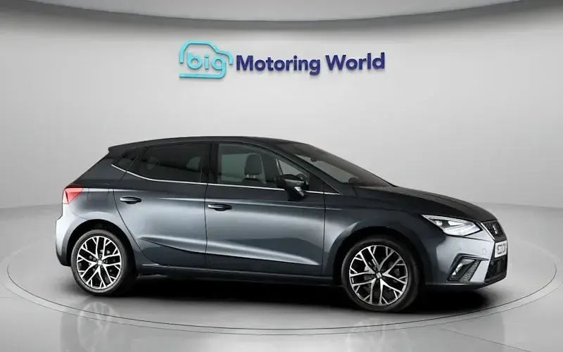 Usado Seat Ibiza XCELLENCE Lux 110 CV (80 kW) 2023 Gris Utilitario