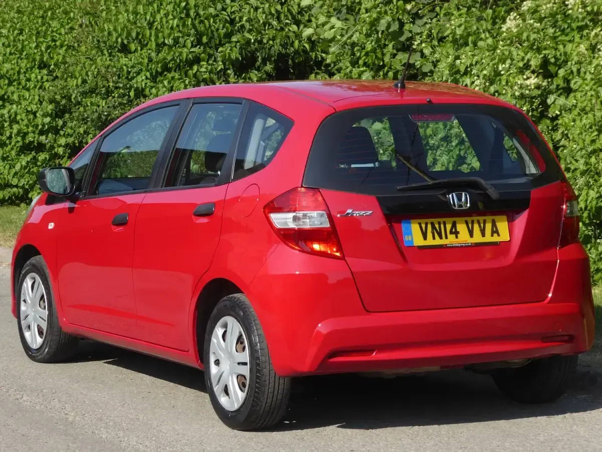 Used Honda Jazz S 90 HP (66 kW) 2014 Red Hatchback