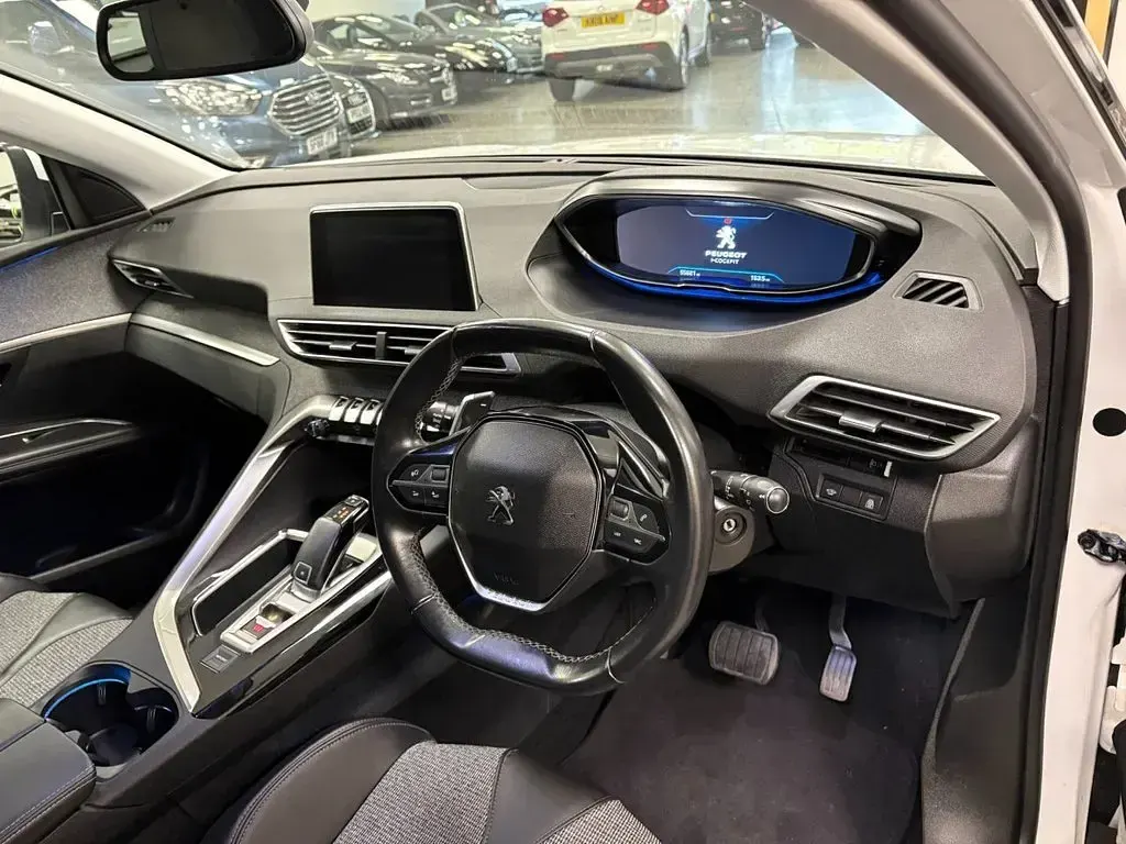 Used Peugeot 5008 Allure 130 HP (95 kW) 2018 White SUV