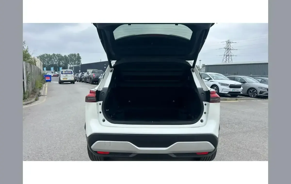 Used Nissan Qashqai Tekna 158 HP (116 kW) 2022 White SUV