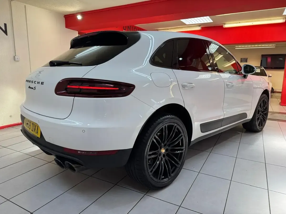 Used Porsche Macan S 258 HP (189 kW) 2018 White SUV