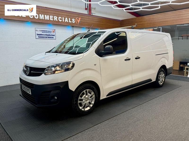 Used Vauxhall Vivaro S 100 HP (73 kW) 2021 White MPV
