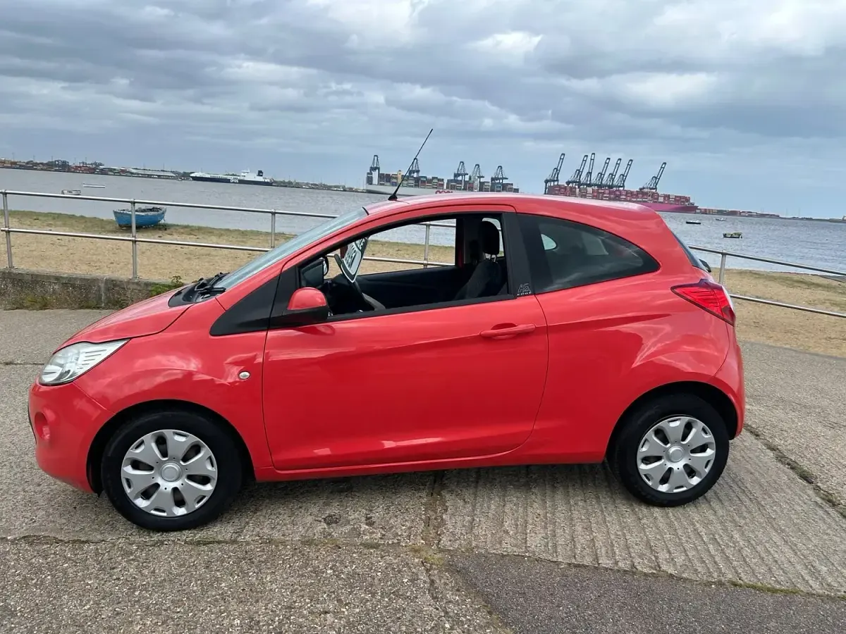 Used Ford Ka 69 HP (50 kW) 2011 Red Hatchback