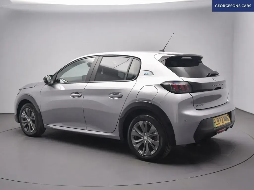 Second-hand Peugeot e-208 Active+ 100 kW (136 CP) 2023 Hatchback