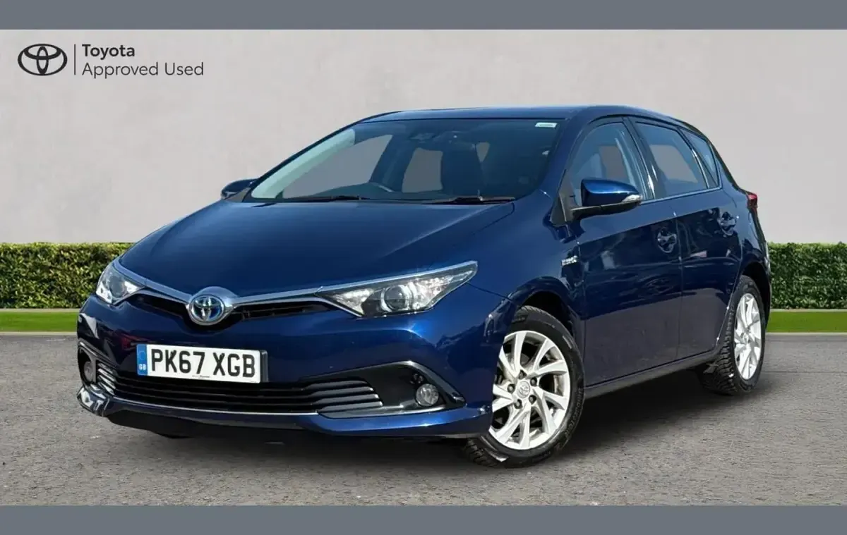 Used Toyota Auris Hybrid 134 HP (98 kW) 2017 Blue Hatchback