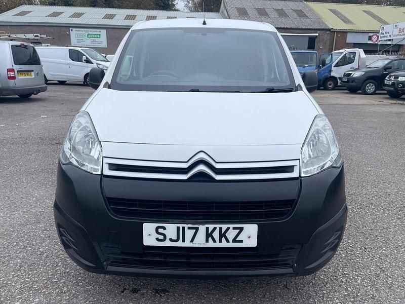 Used Citroën Berlingo 100 HP (73 kW) 2017 White MPV