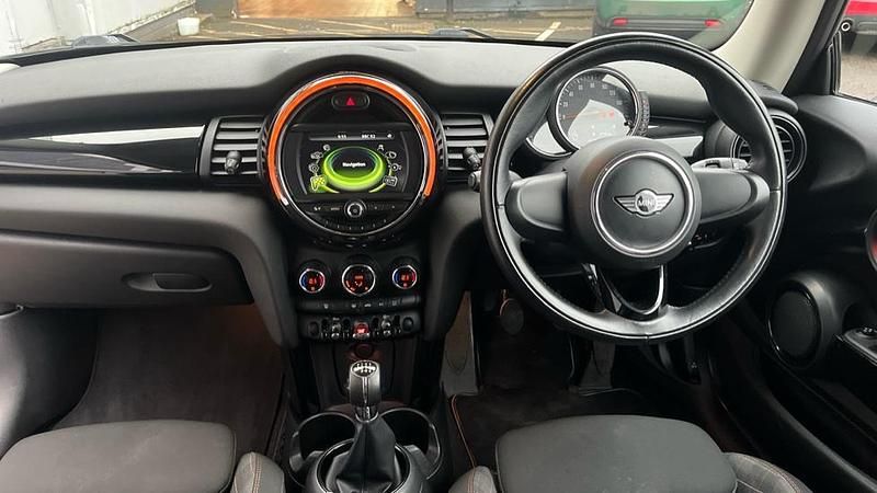 Usado Mini Cooper Hatch 134 HP (98 kW) 2017 Preto Citadino