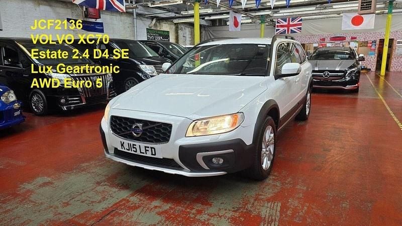 White Used 2015 Volvo XC70 SE Lux SUV | £9,895 (Good price) - Image 1/4