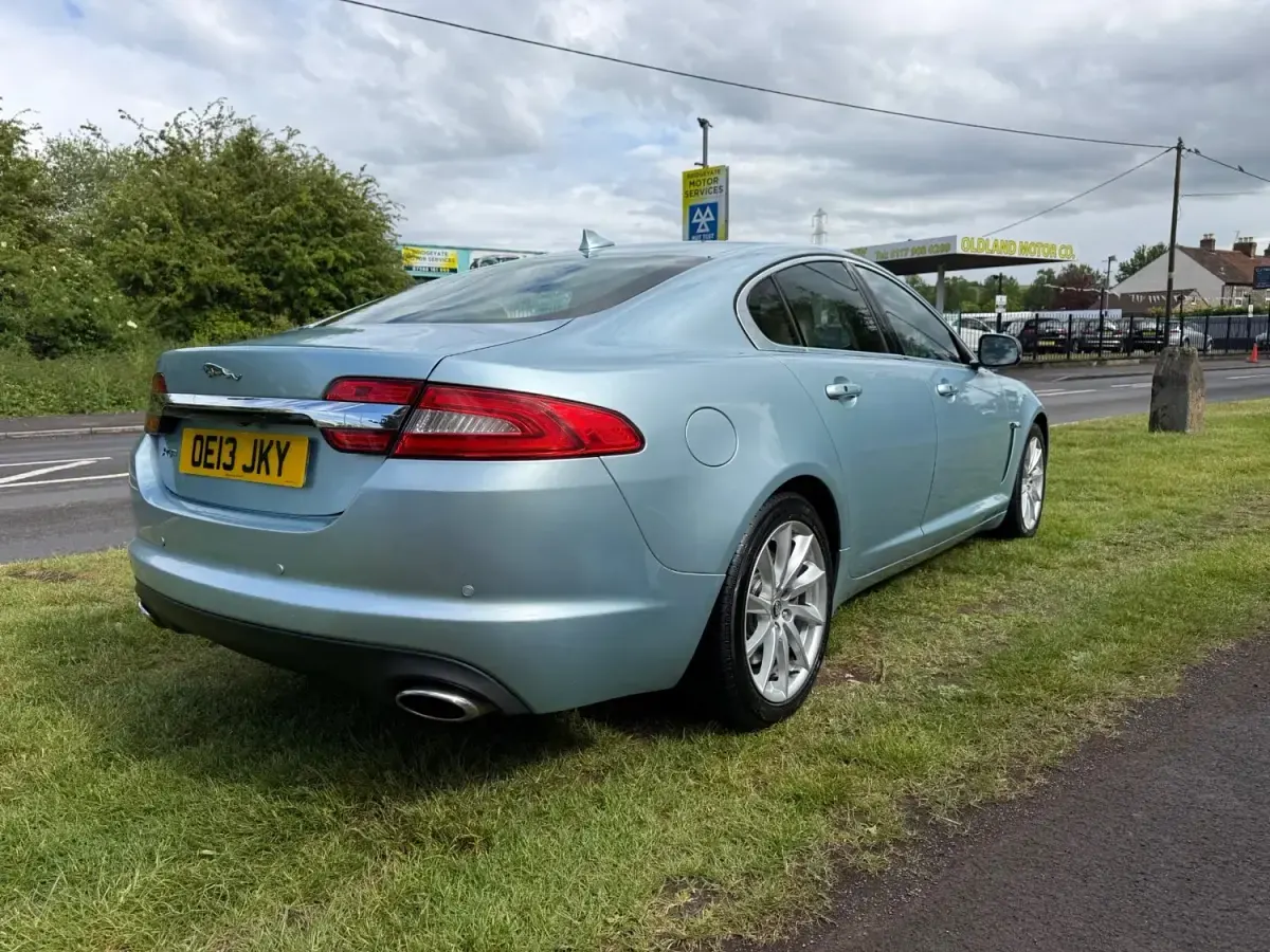 Second-hand Jaguar XF Premium Luxury 240 CP (176 kW) 2013 Albastru Berlinǎ