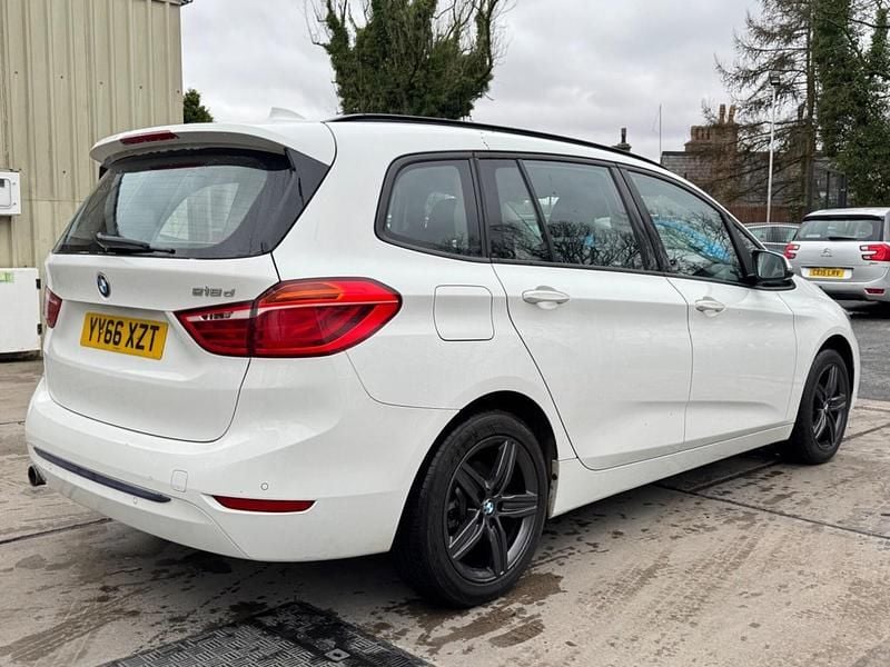Begagnad BMW 218 Sport Line 2016 Vit Kombi