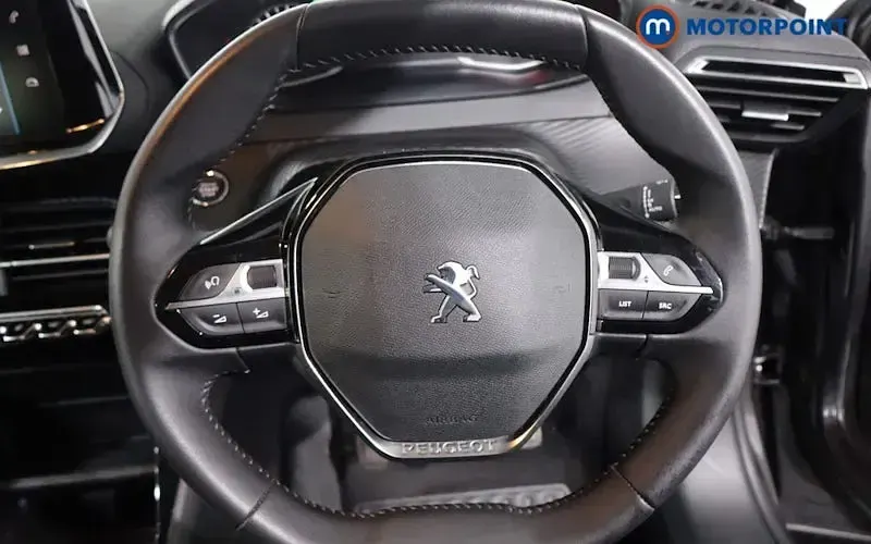 Used Peugeot 2008 Active Premium 101 HP (74 kW) 2022 Grey SUV