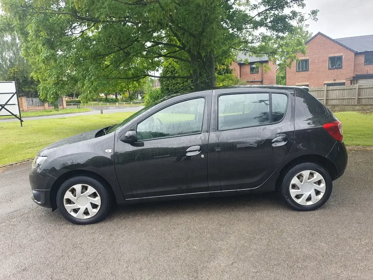 Used Dacia Sandero Lauréate 75 HP (55 kW) 2013 Black Hatchback