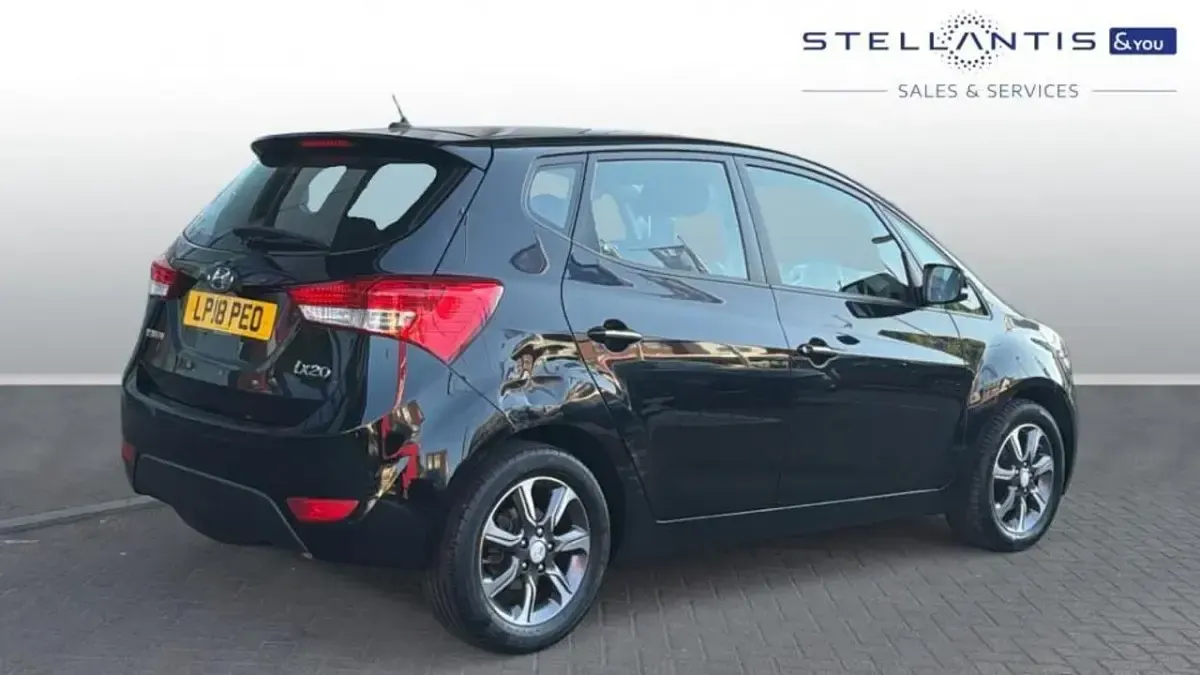 Usado Hyundai ix20 SE 123 CV (90 kW) 2018 Negro Utilitario