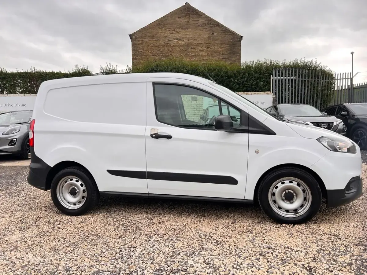 Second-hand Ford Transit S 100 CP (73 kW) 2022 Alb Van