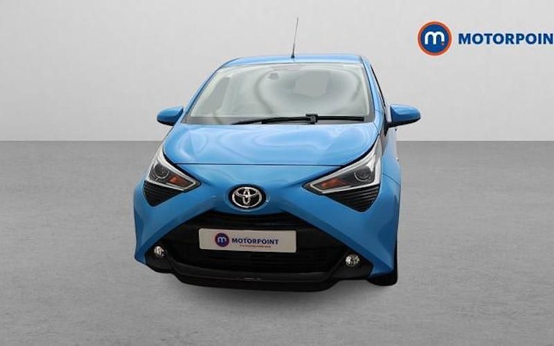 Used Toyota Aygo X-plore 72 HP (52 kW) 2019 Blue Hatchback