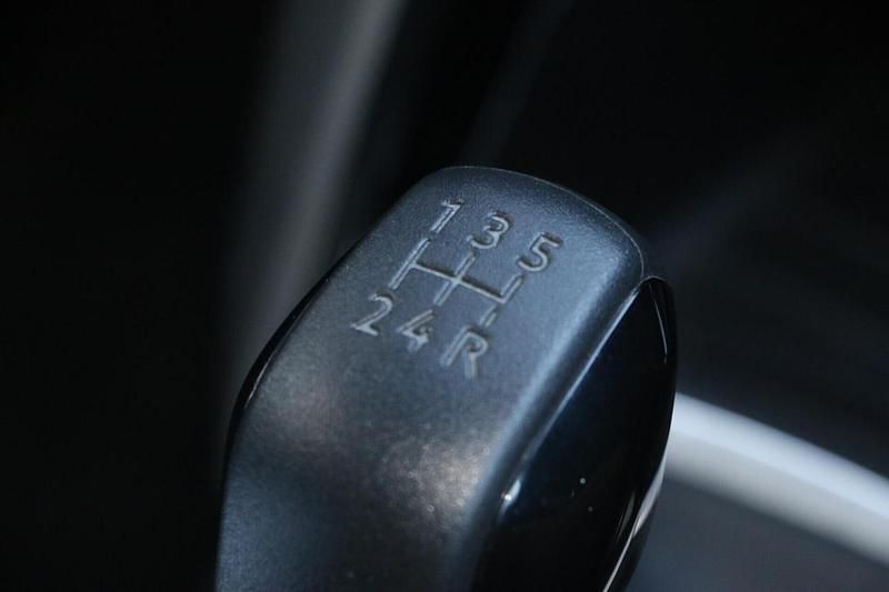 Used Peugeot 208 Active 74 HP (54 kW) 2024 Yellow Hatchback