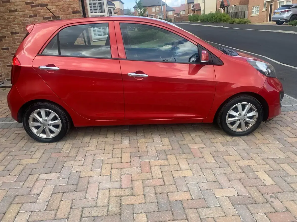 Used Kia Picanto 85 HP (62 kW) 2013 Red Hatchback