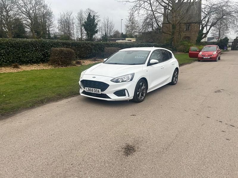 Used Ford Focus ST-Line 125 HP (91 kW) 2019 White Hatchback