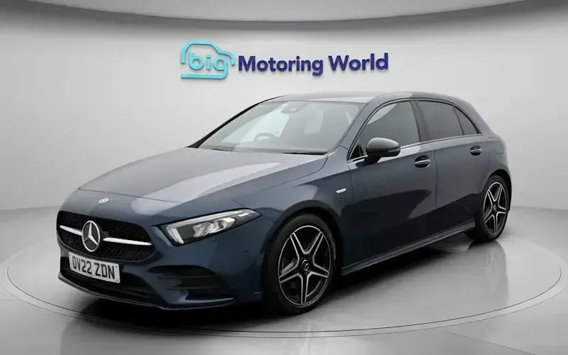 Used Mercedes A180 Executive 136 HP (100 kW) 2022 Blue Hatchback