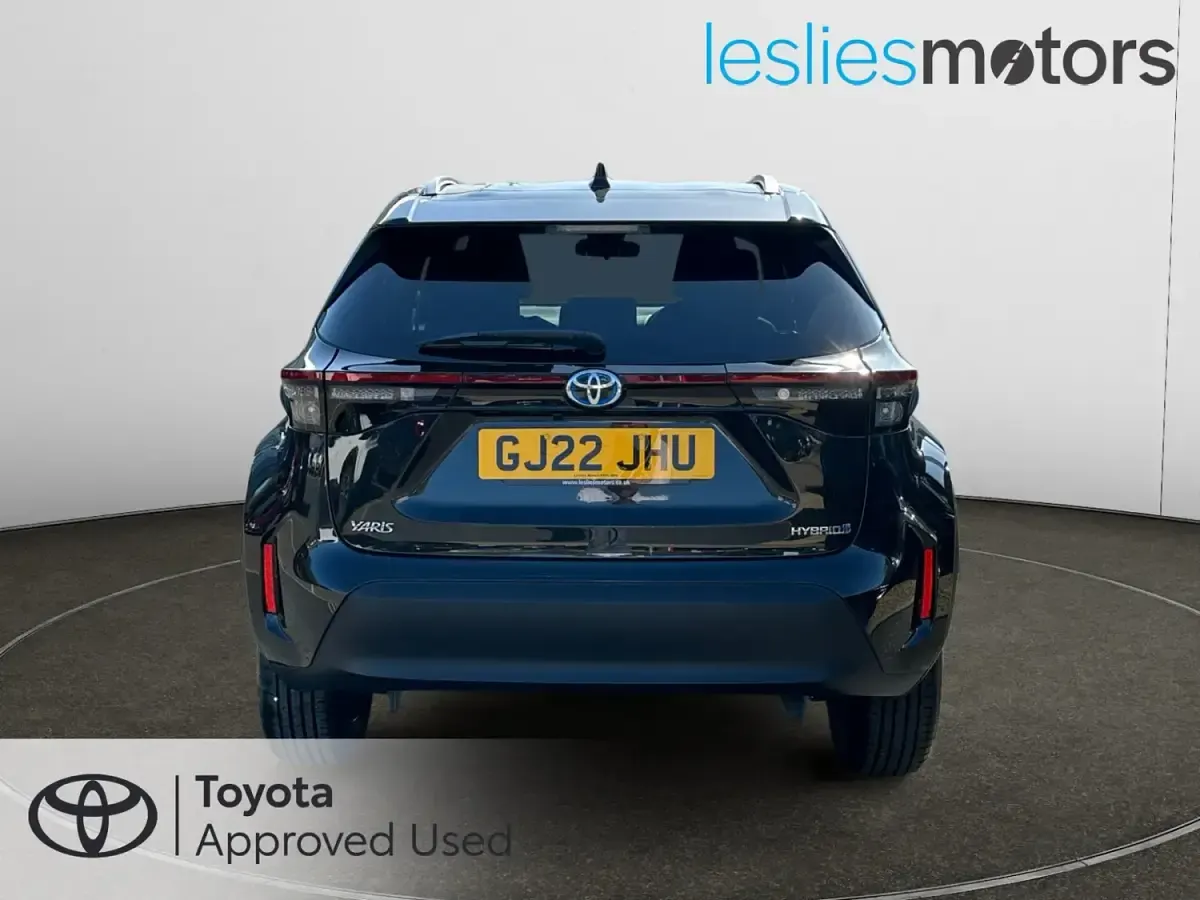 Second-hand Toyota Yaris Hybrid Design 2022 Negru Hatchback