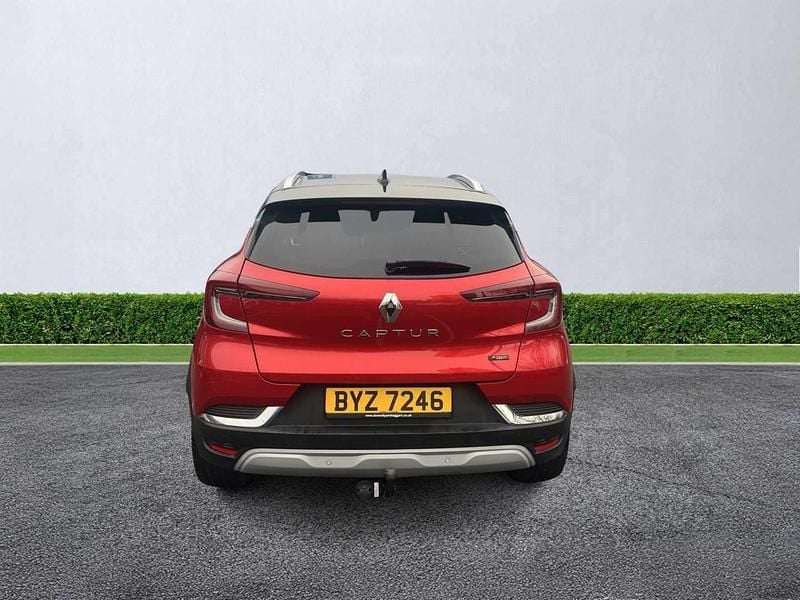 Used Renault Captur Techno 145 HP (106 kW) 2022 Red/black SUV