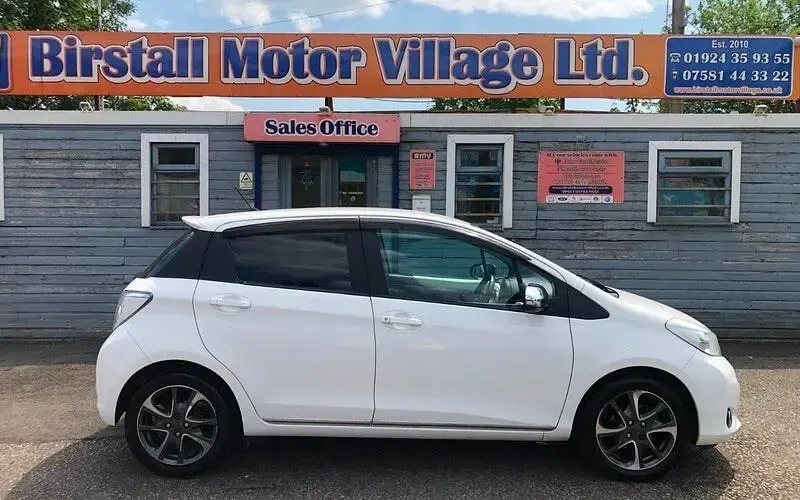 Used Toyota Yaris Trend 101 HP (74 kW) 2014 White Hatchback