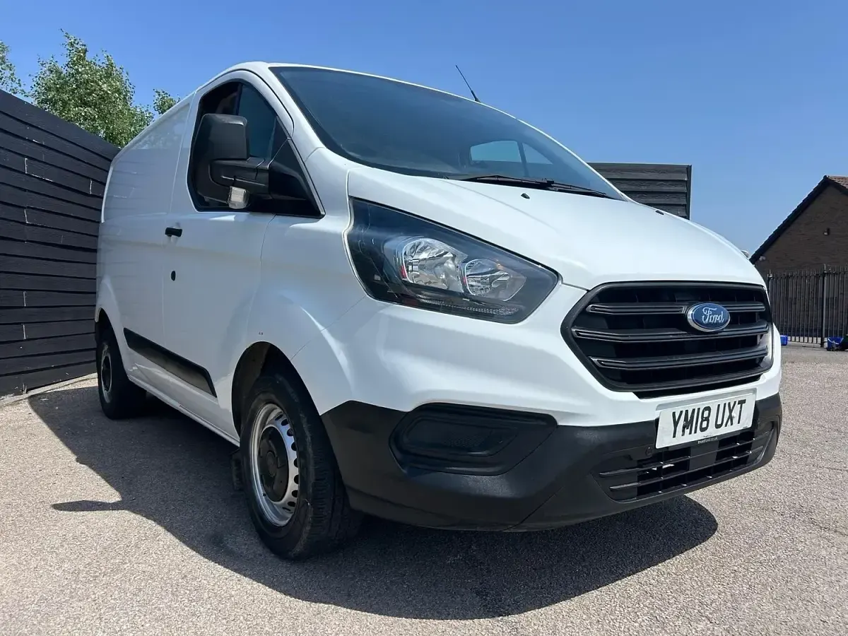 Used Ford Transit Custom 105 HP (77 kW) 2018 White Van