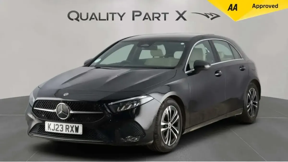 Begagnad Mercedes A150 Executive 2023 Svart Halvkombi
