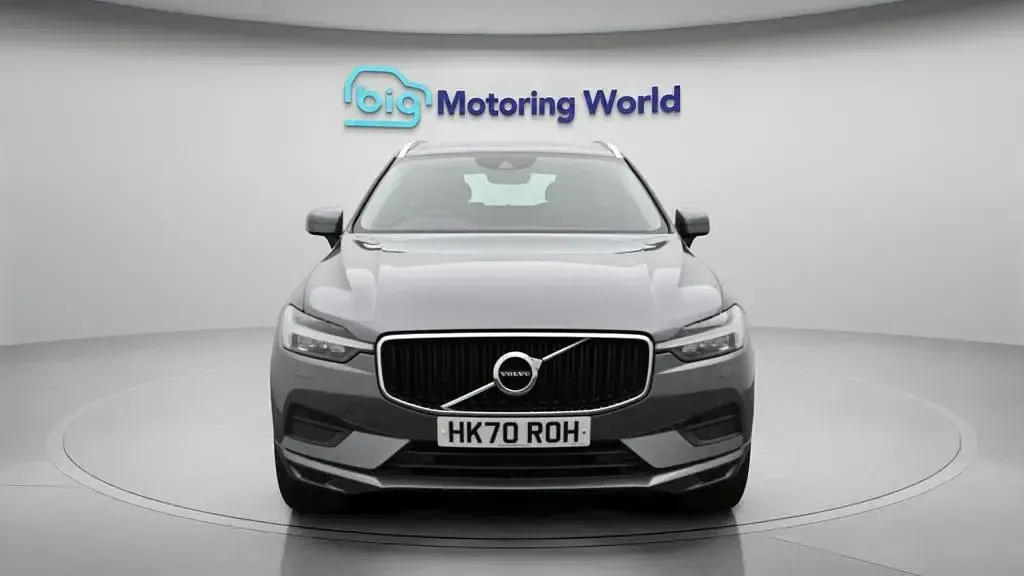 Used Volvo XC60 Momentum 250 HP (183 kW) 2021 Grey SUV