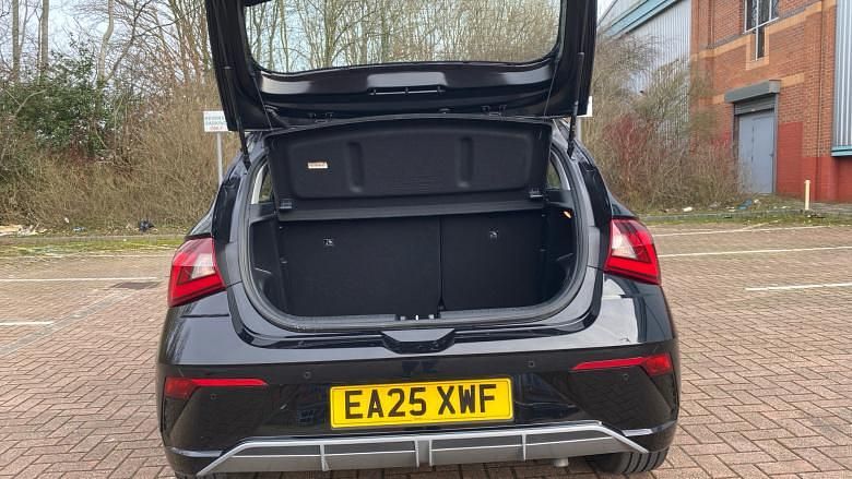 Used Hyundai i20 Advanced 100 HP (73 kW) 2025 Black Hatchback