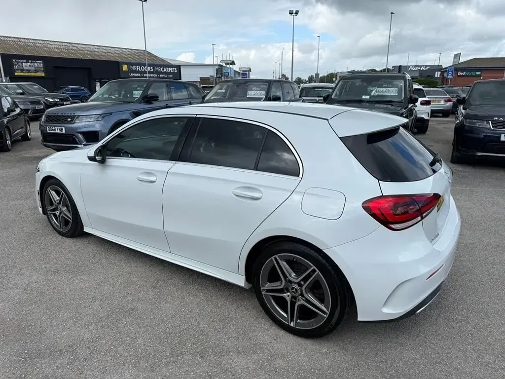 Begagnad Mercedes A200 Executive 163 HK (119 kW) 2020 Grå Halvkombi