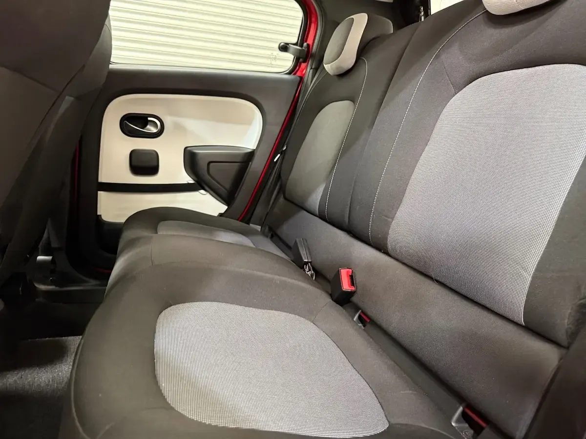 Used Renault Twingo Dynamique 90 HP (66 kW) 2016 Red Hatchback