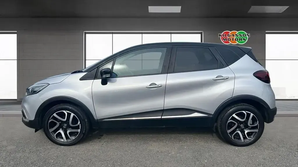 Used Renault Captur Iconic 90 HP (66 kW) 2018 Silver SUV