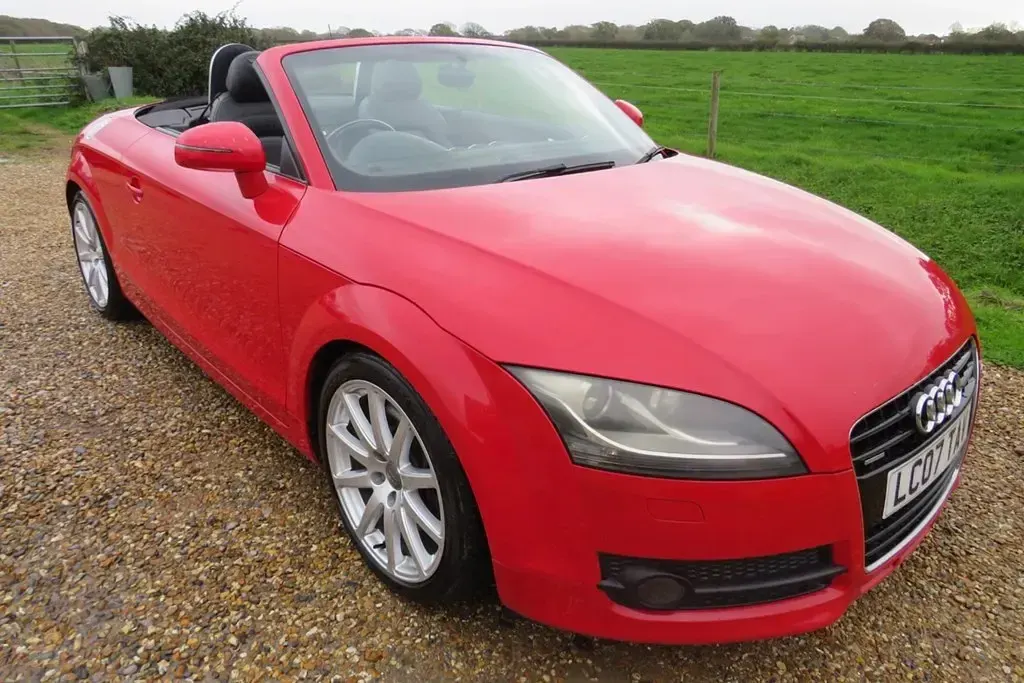 Begagnad Audi TT 251 HK (184 kW) 2007 Röd Sportkupé