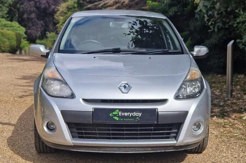 Silver Used 2009 Renault Clio II Dynamique Hatchback | £999 (Super price) - Image 1/1