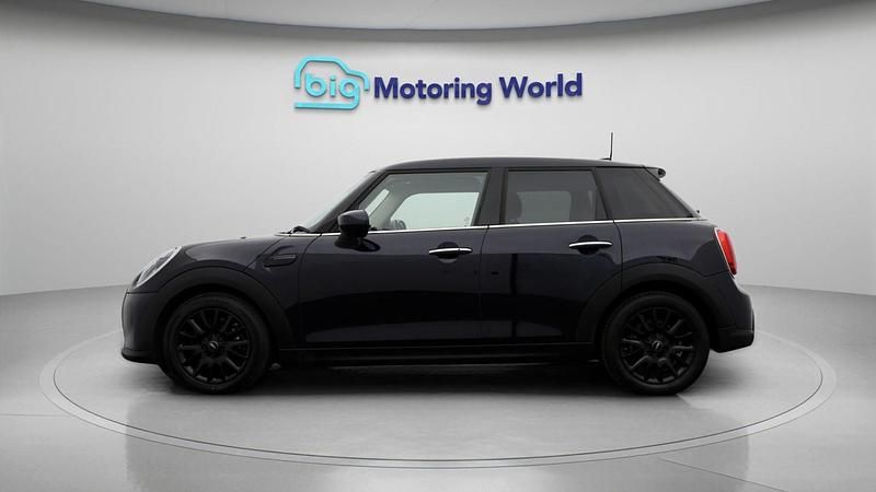 Used Mini Cooper Classic 134 HP (98 kW) 2022 Blue/black Hatchback